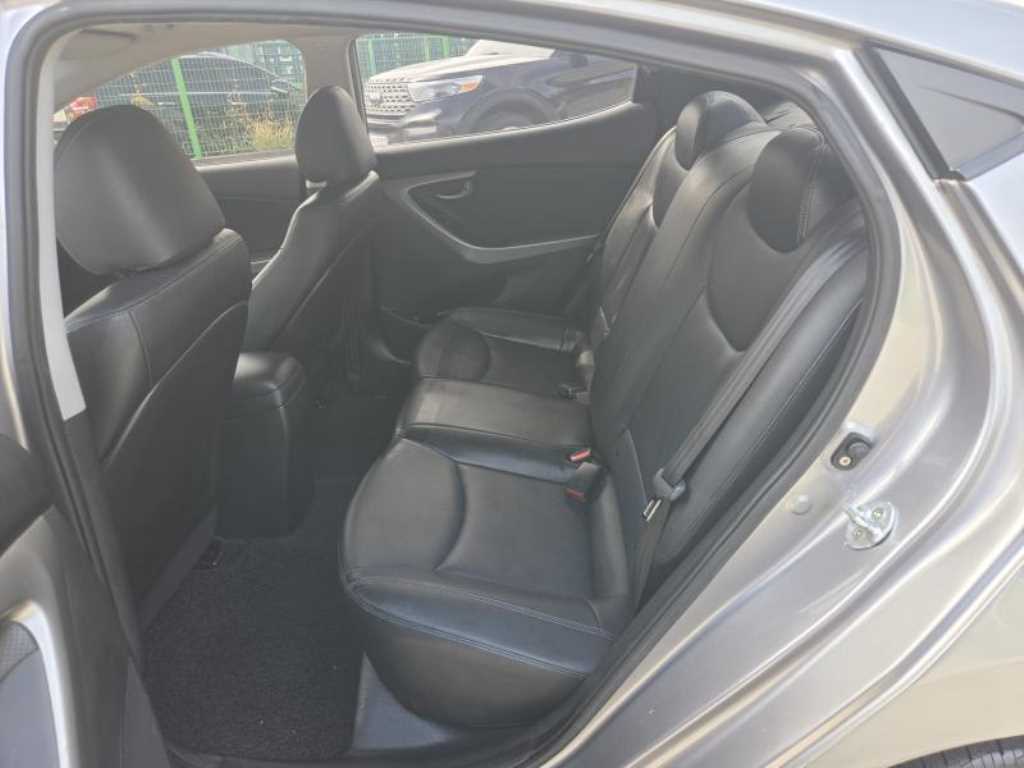 Hyundai Avante — photo 06