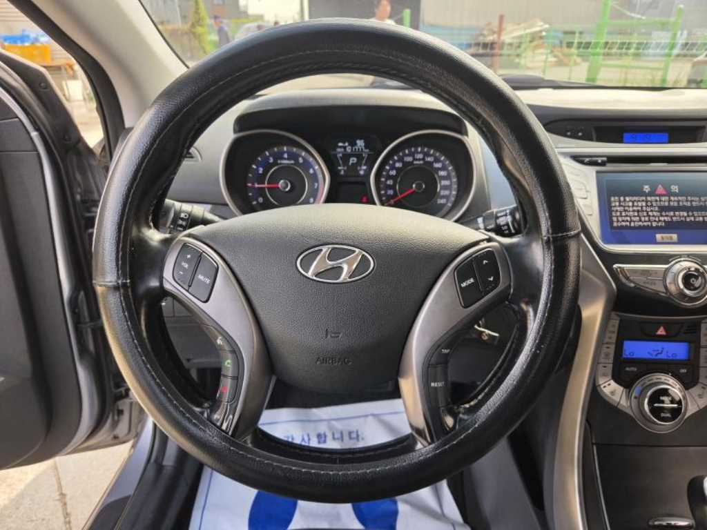 Hyundai Avante — photo 10