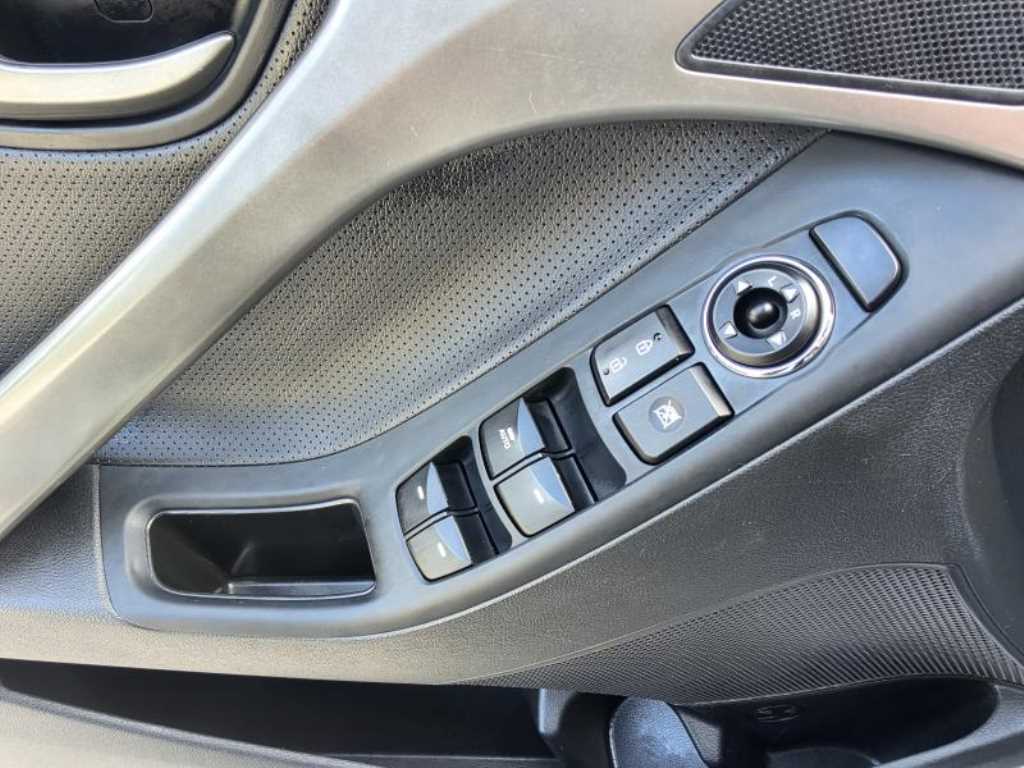 Hyundai Avante — photo 12