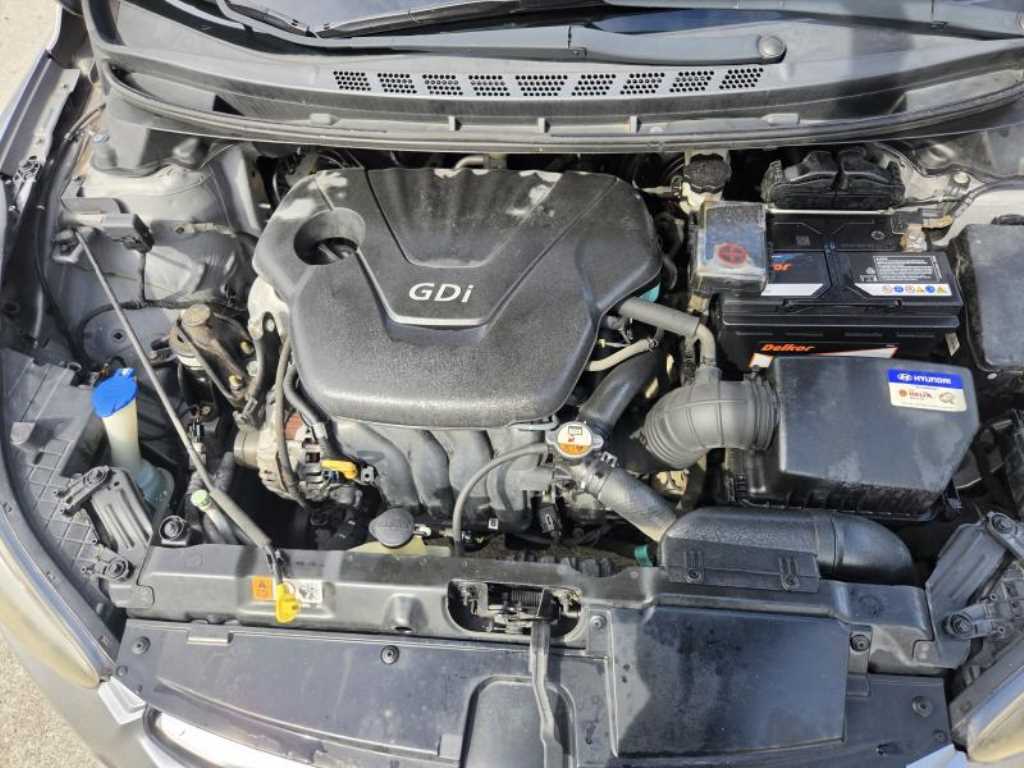 Hyundai Avante — photo 17