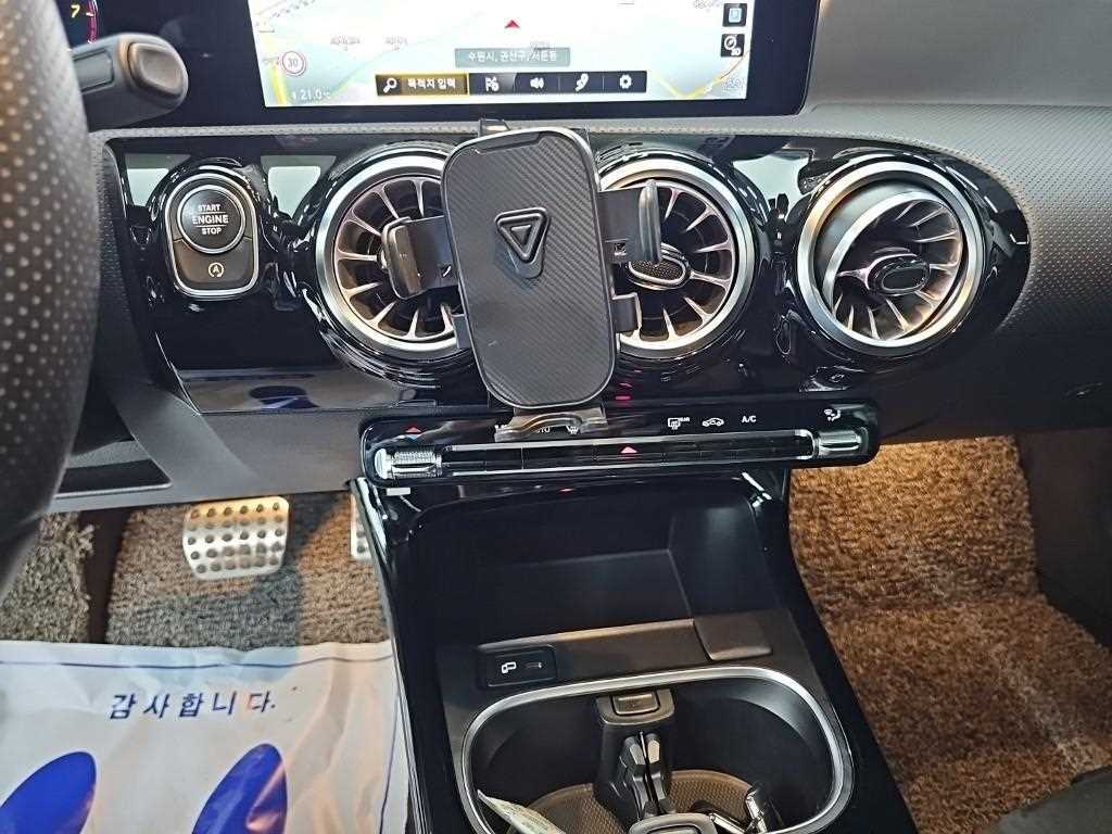 Mercedes-Benz CLA-Class — photo 09