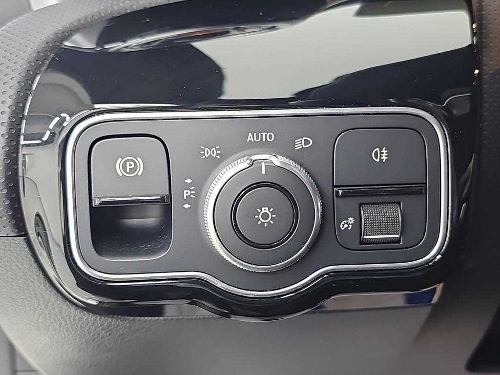 Mercedes-Benz CLA-Class — photo 18