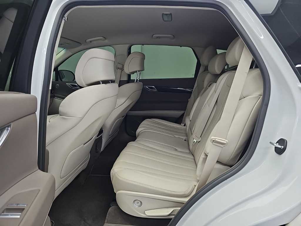 Genesis GV80 — photo 12