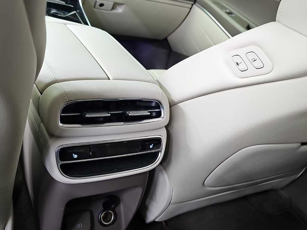 Genesis GV80 — photo 13