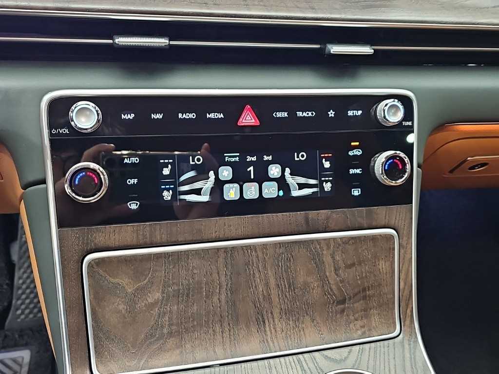Genesis GV80 — photo 10