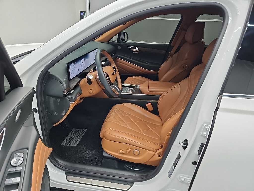 Genesis GV80 — photo 11