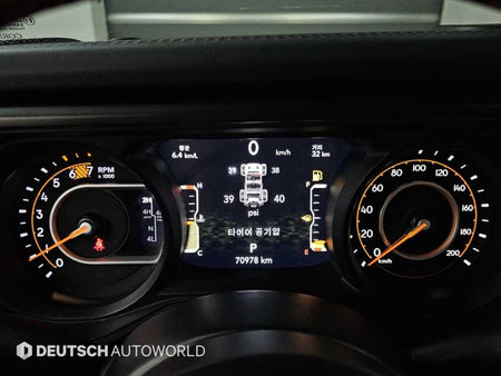 Jeep Wrangler — photo 08