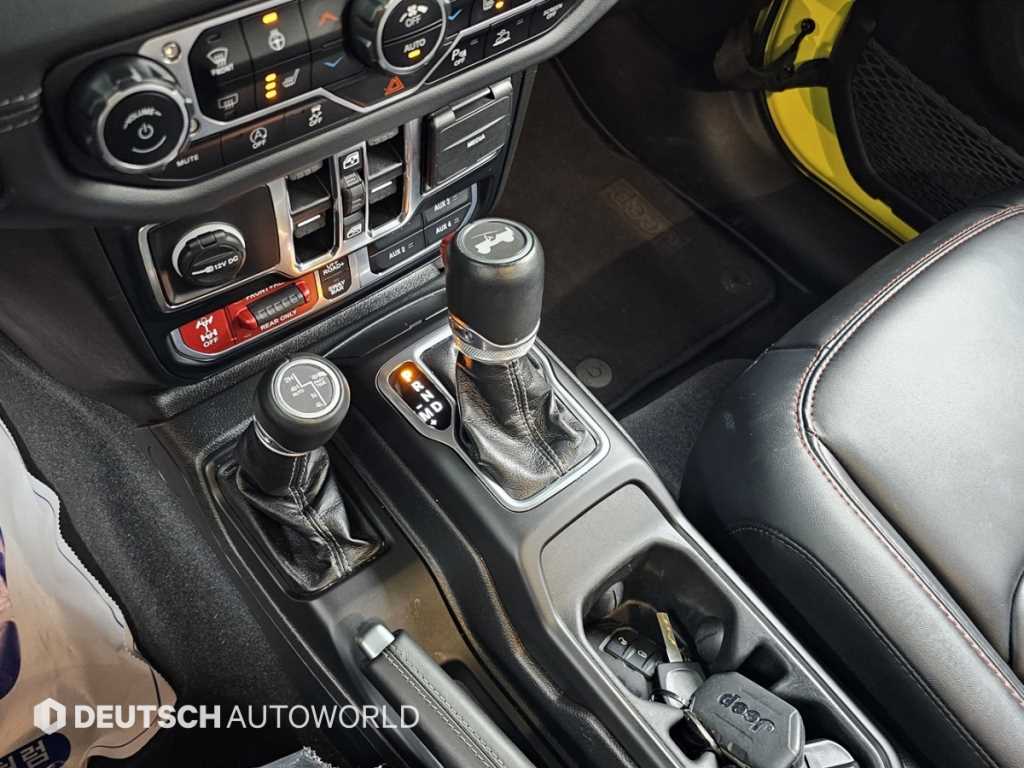 Jeep Wrangler — photo 09