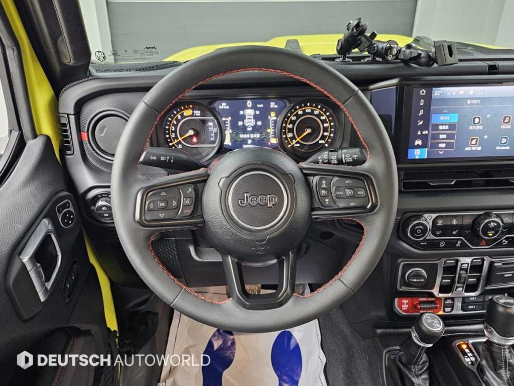 Jeep Wrangler — photo 13