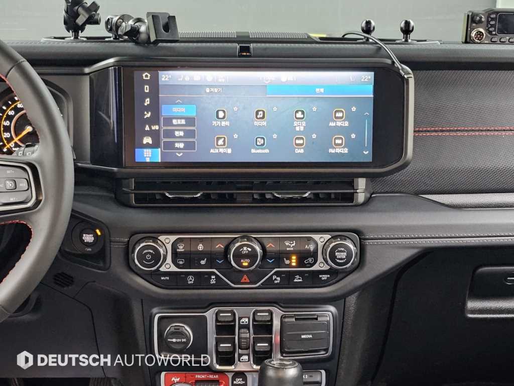 Jeep Wrangler — photo 14
