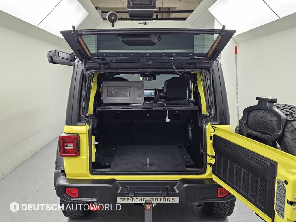 Jeep Wrangler — photo 19