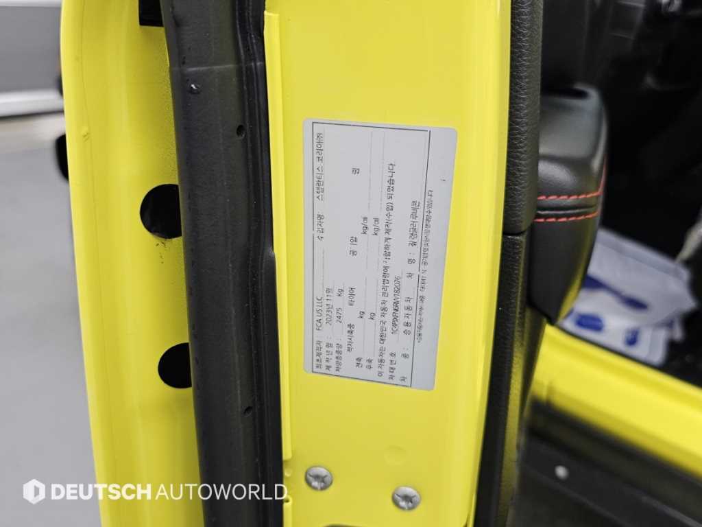 Jeep Wrangler — photo 20