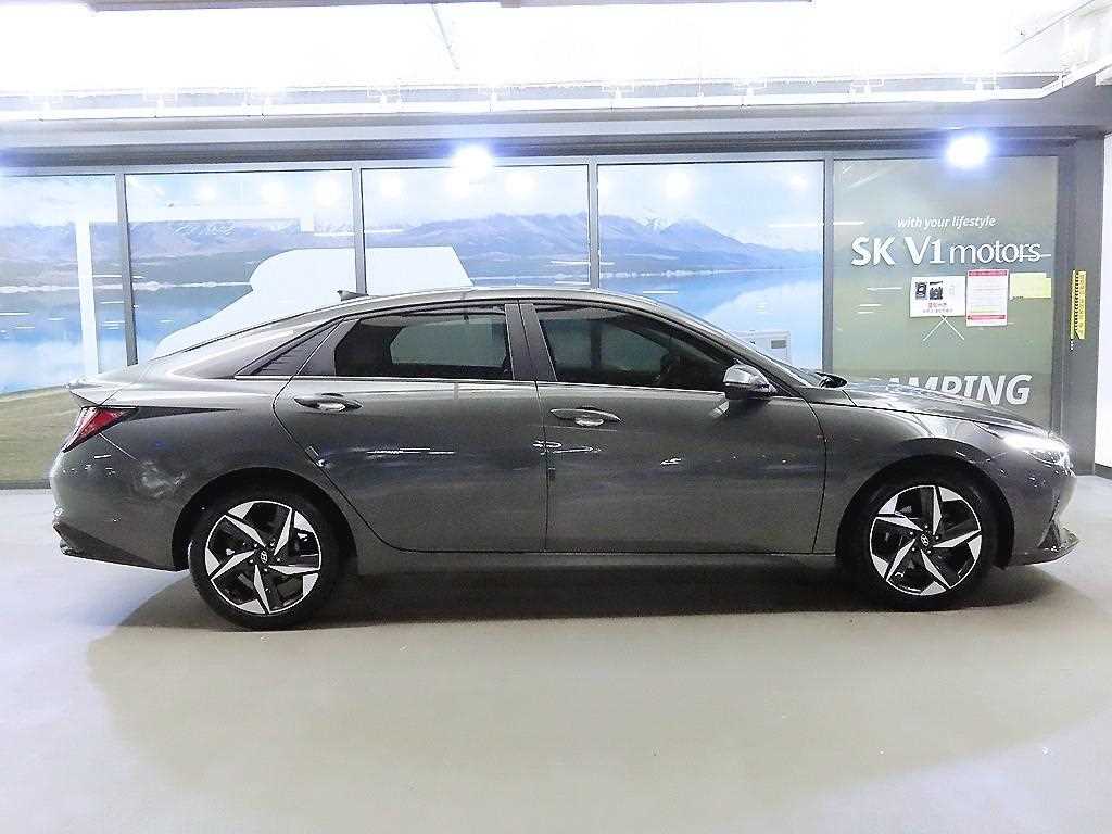 Hyundai Avante — photo 03