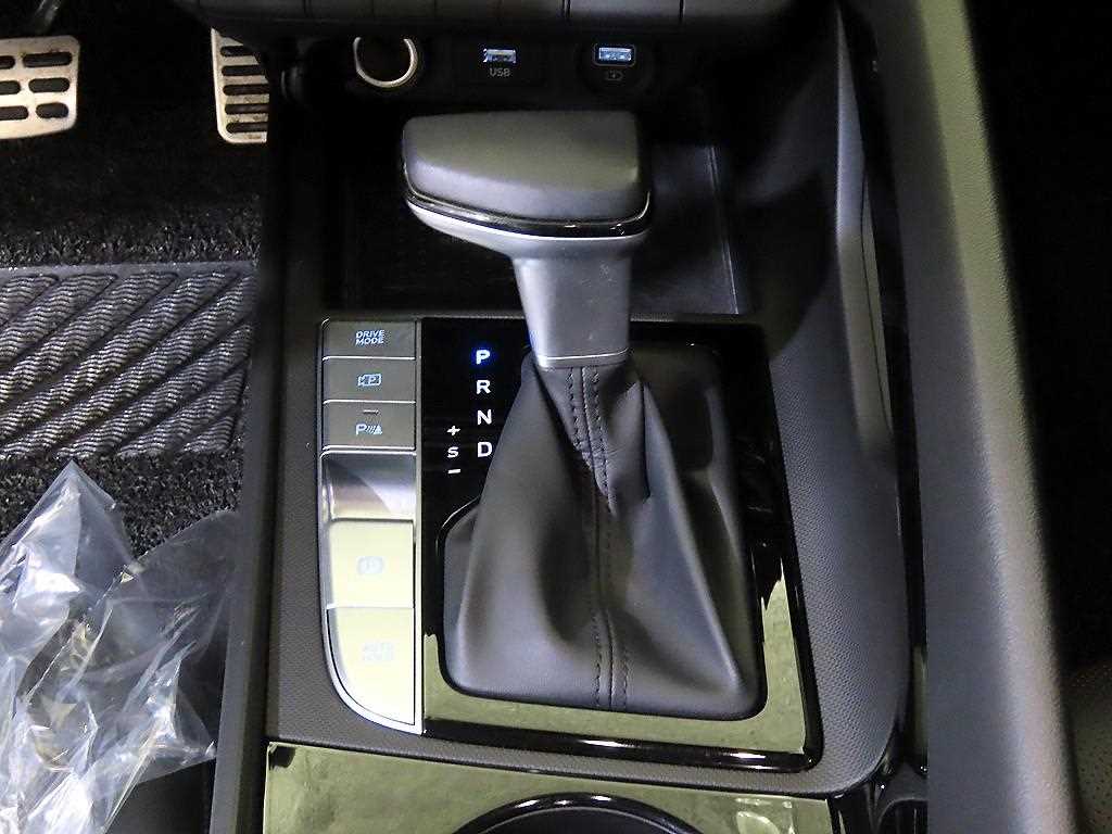 Hyundai Avante — photo 12