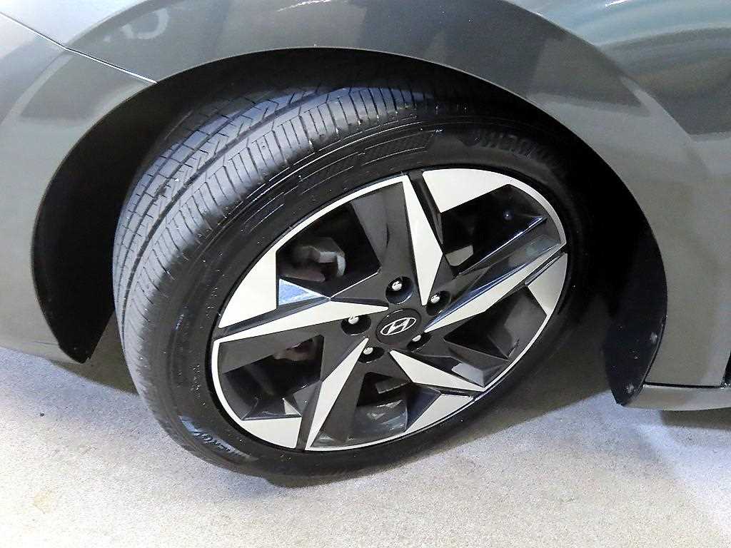Hyundai Avante — photo 20