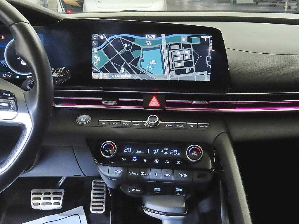 Hyundai Avante — photo 11