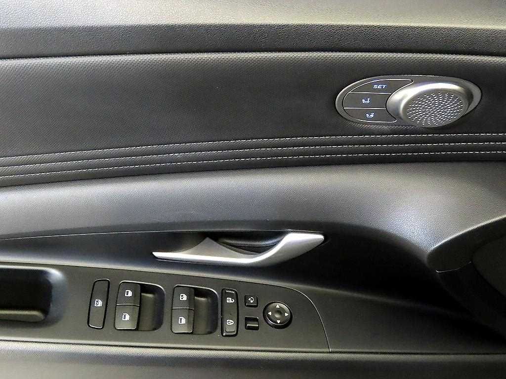 Hyundai Avante — photo 14