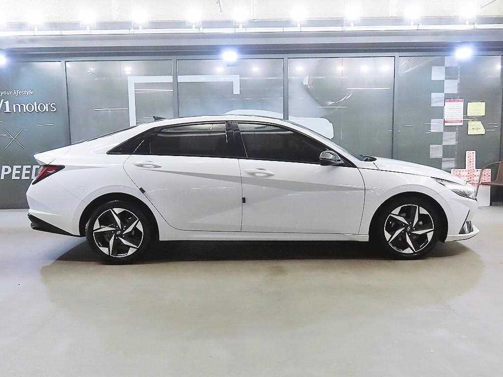 Hyundai Avante — photo 03