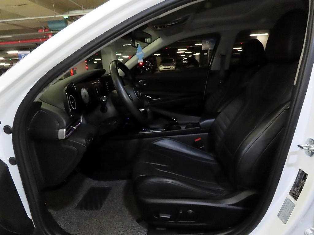 Hyundai Avante — photo 06