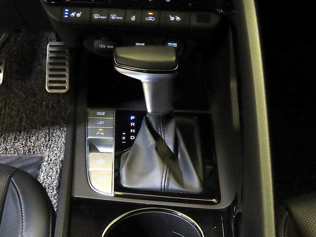 Hyundai Avante — photo 10