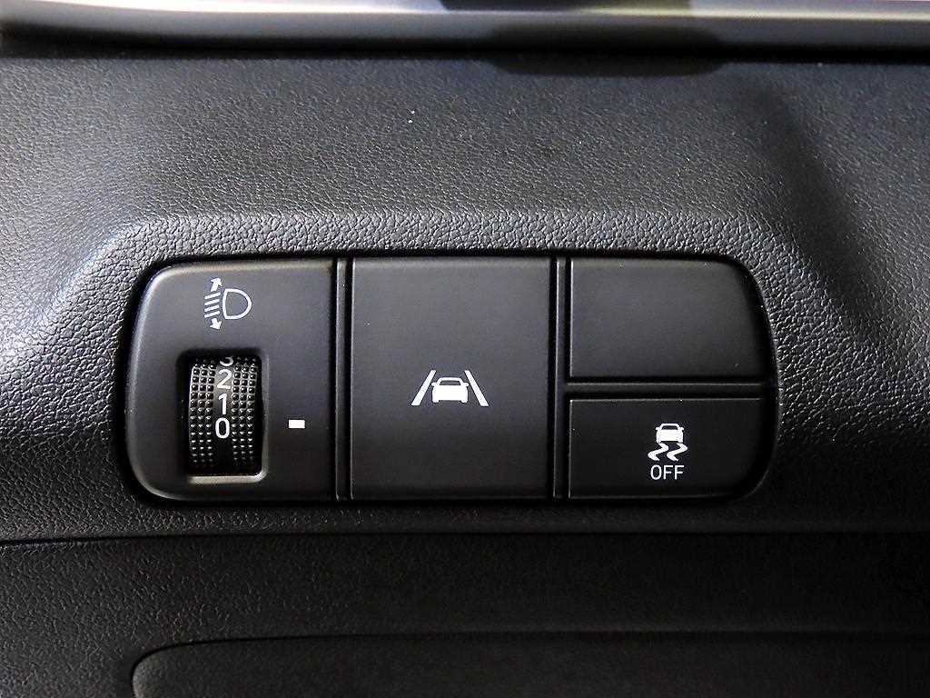 Hyundai Avante — photo 11