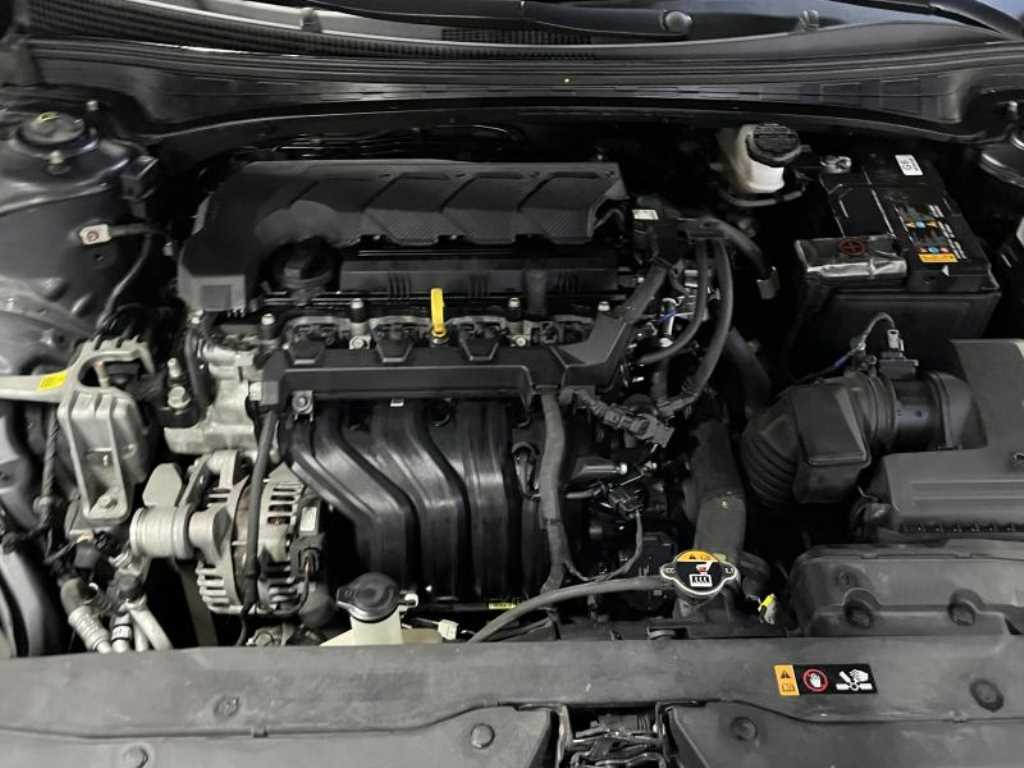 Hyundai Avante — photo 17
