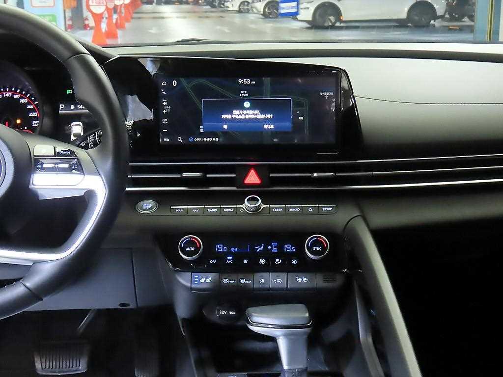 Hyundai Avante — photo 11