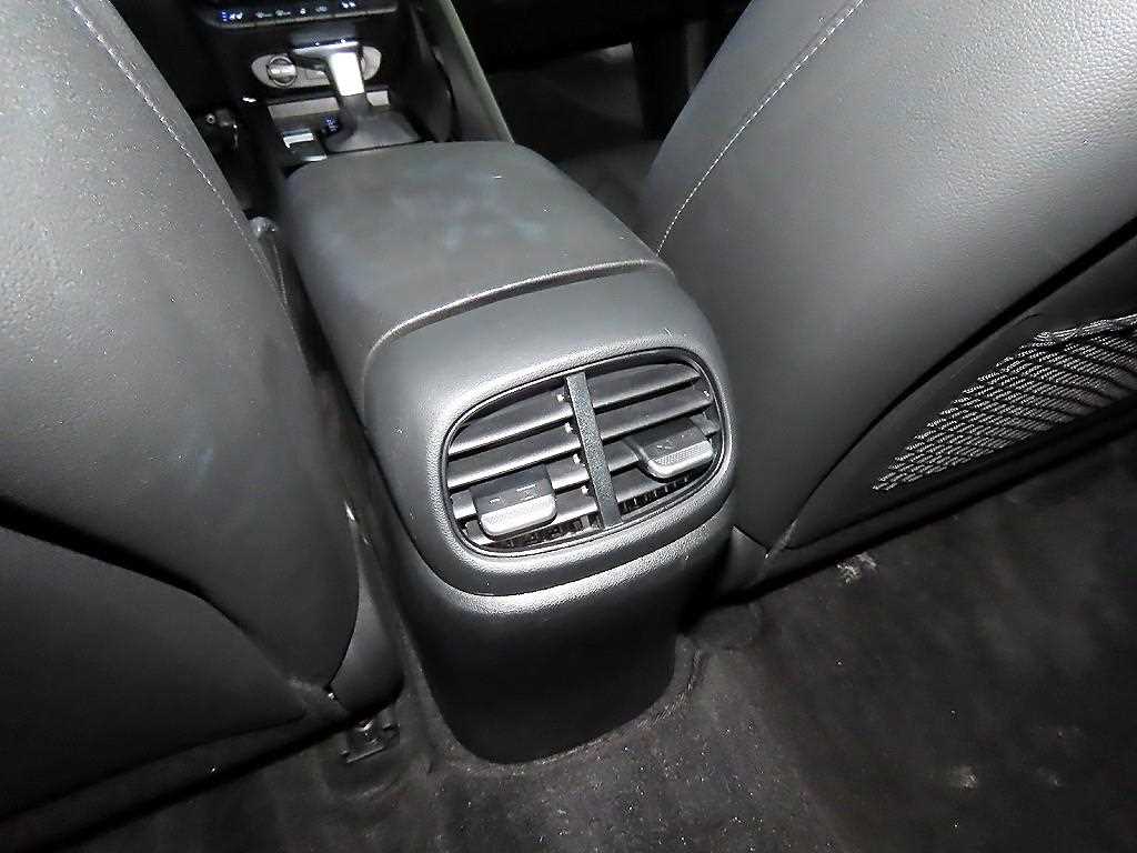 Hyundai Avante — photo 17