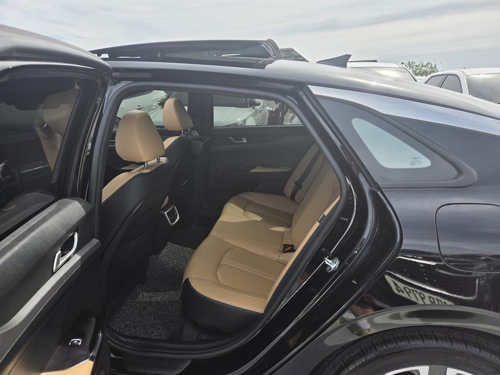 Kia K5 — photo 08