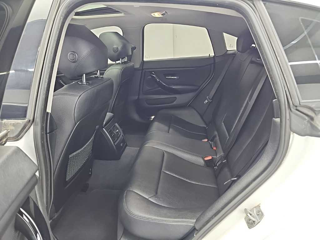 BMW 4-Series — photo 12