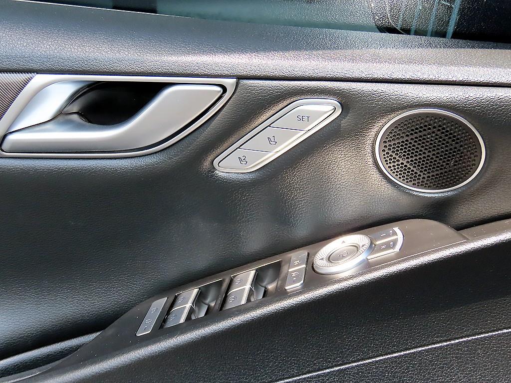 Genesis G80 — photo 12