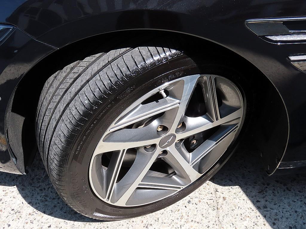 Genesis G80 — photo 20