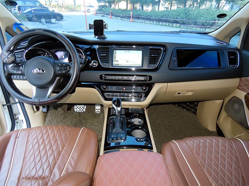 Kia Carnival — photo 08