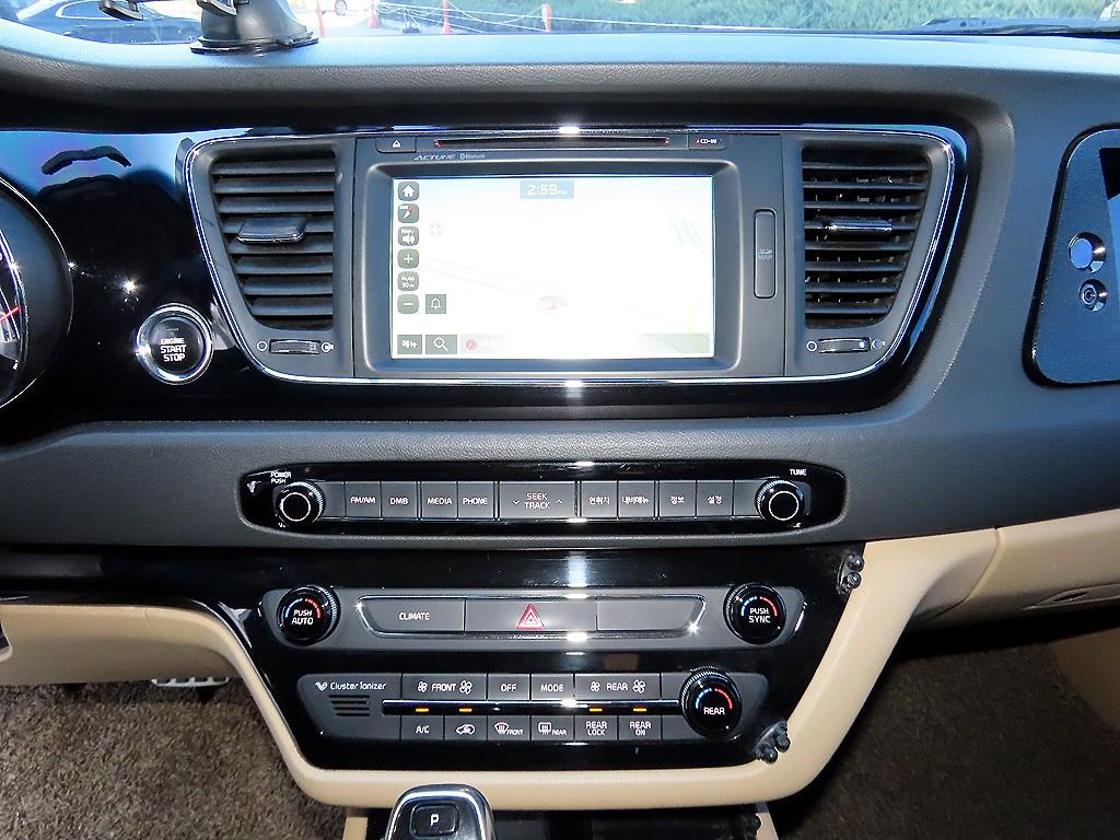 Kia Carnival — photo 12