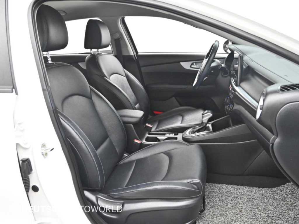 Kia K3 — photo 10