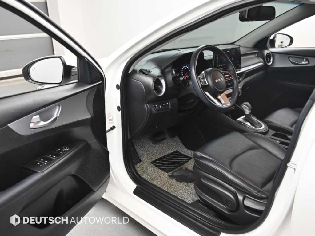 Kia K3 — photo 11