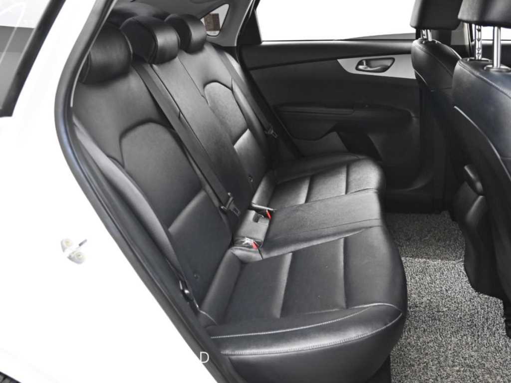 Kia K3 — photo 12