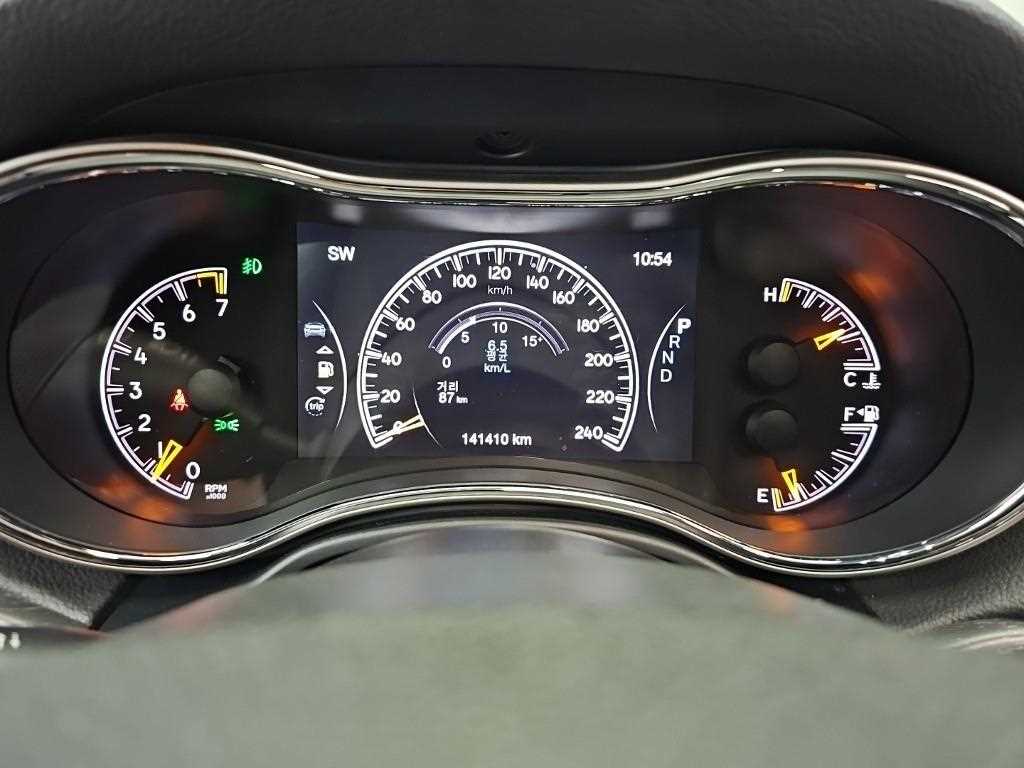 Jeep Cherokee — photo 06