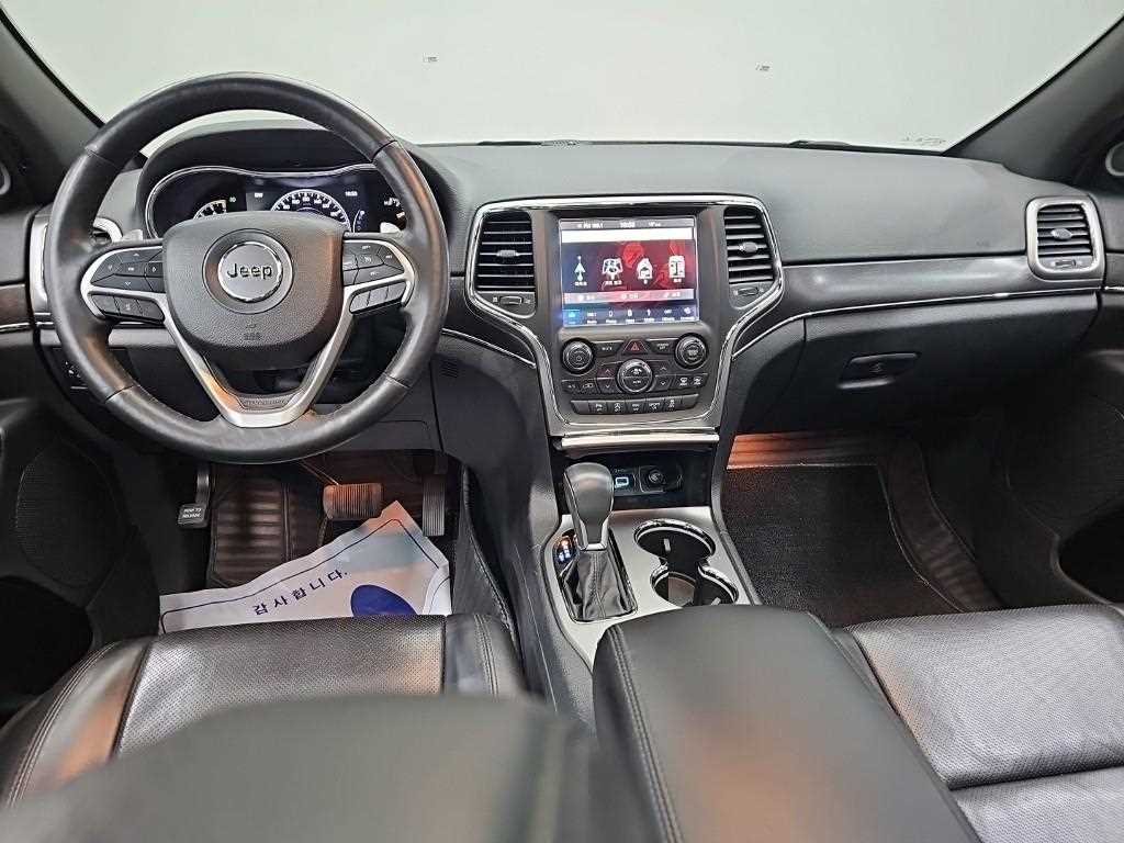 Jeep Cherokee — photo 07
