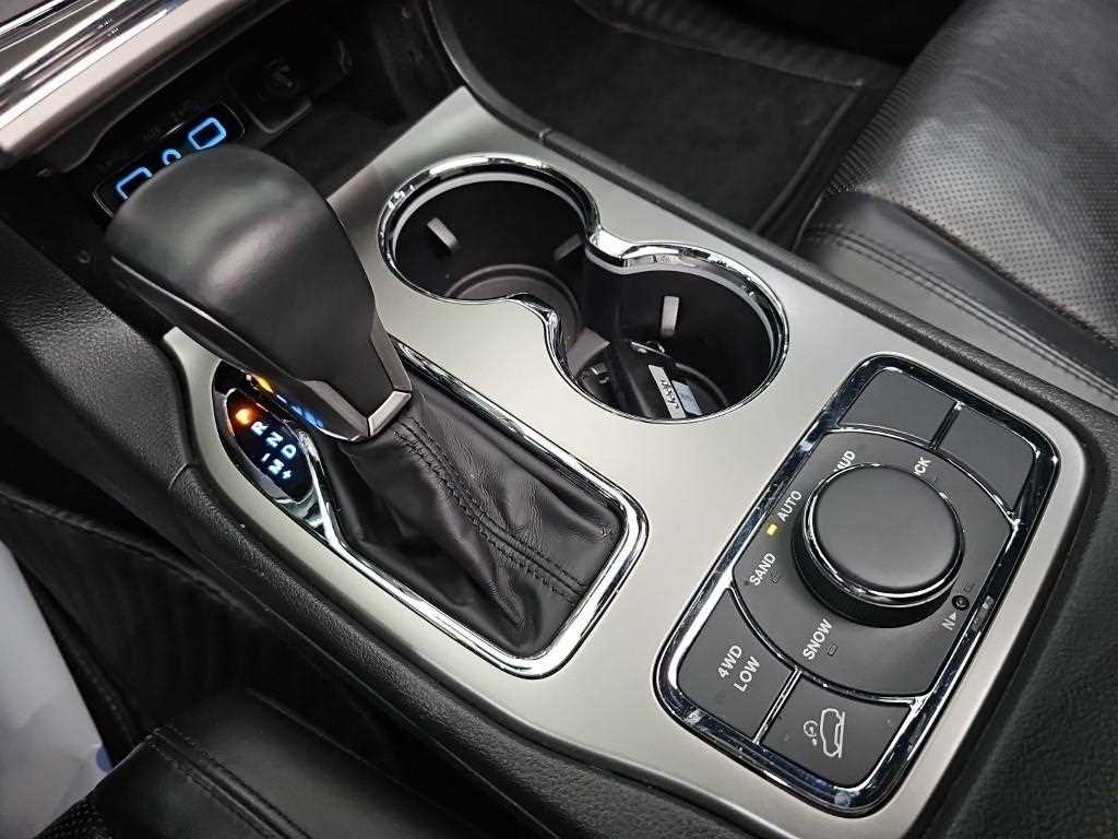 Jeep Cherokee — photo 08