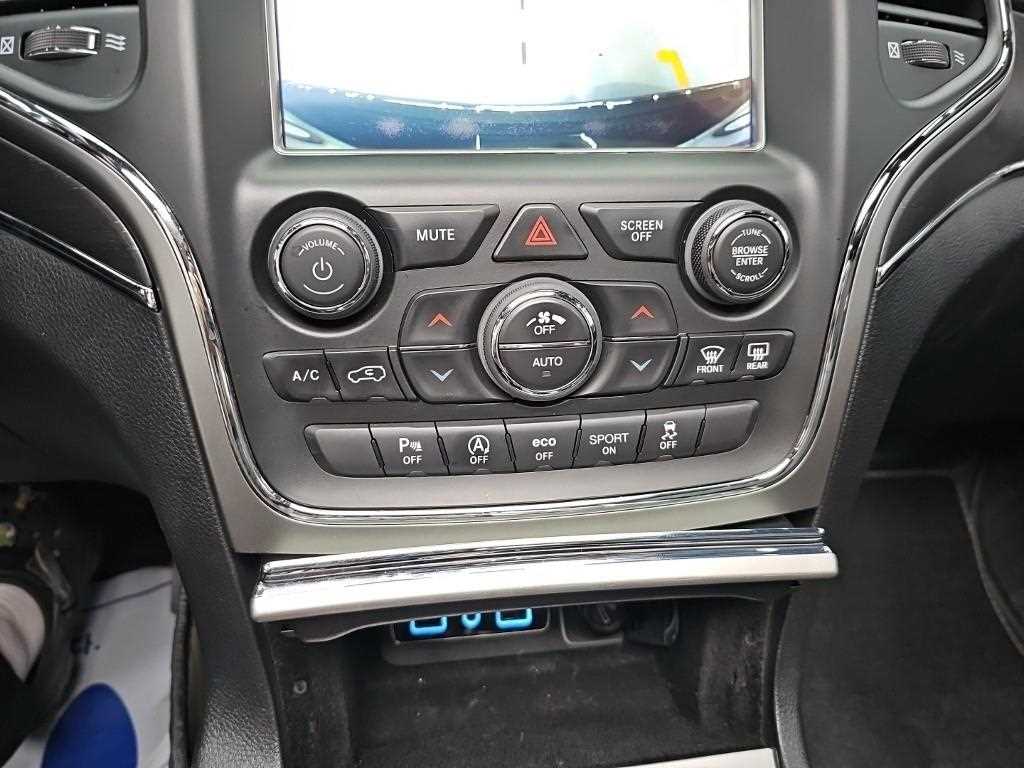 Jeep Cherokee — photo 10