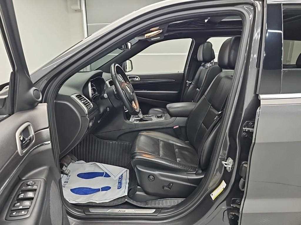 Jeep Cherokee — photo 11