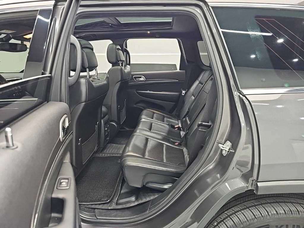 Jeep Cherokee — photo 12
