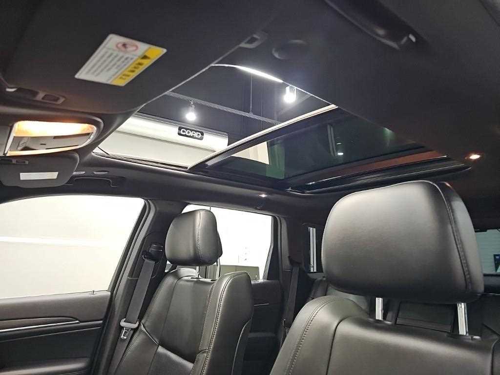 Jeep Cherokee — photo 14