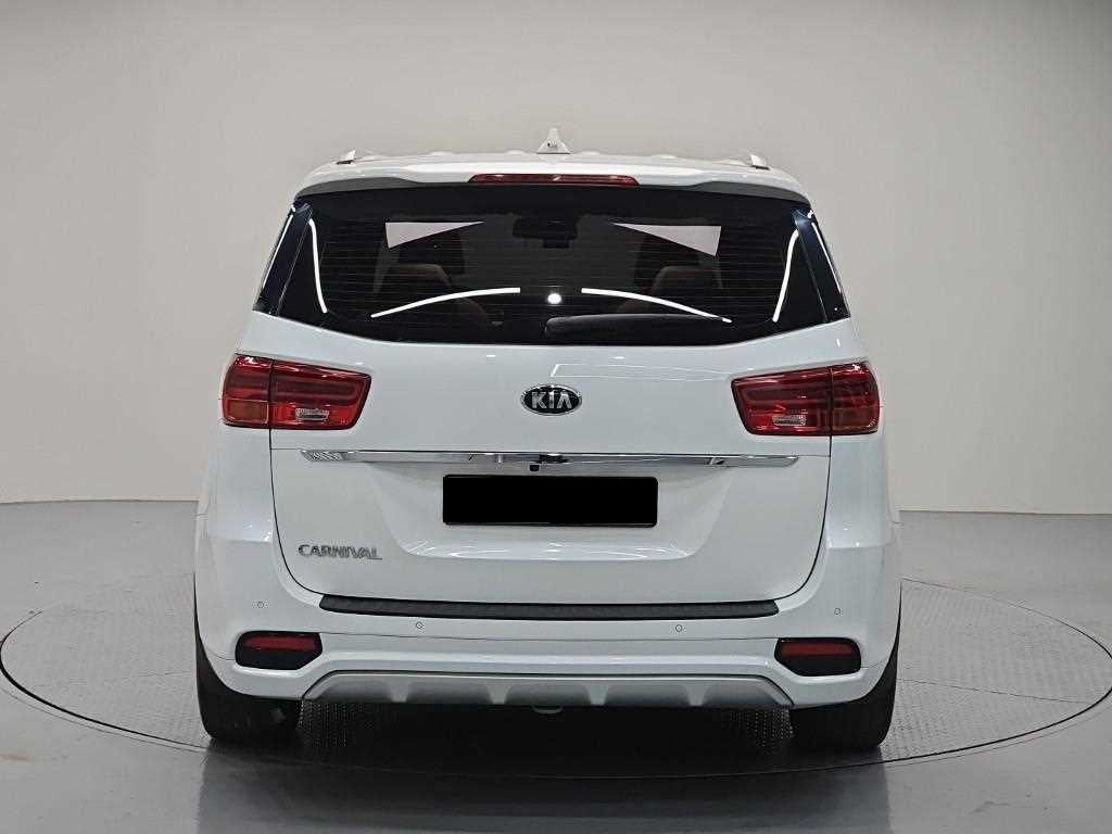 Kia Carnival — photo 03