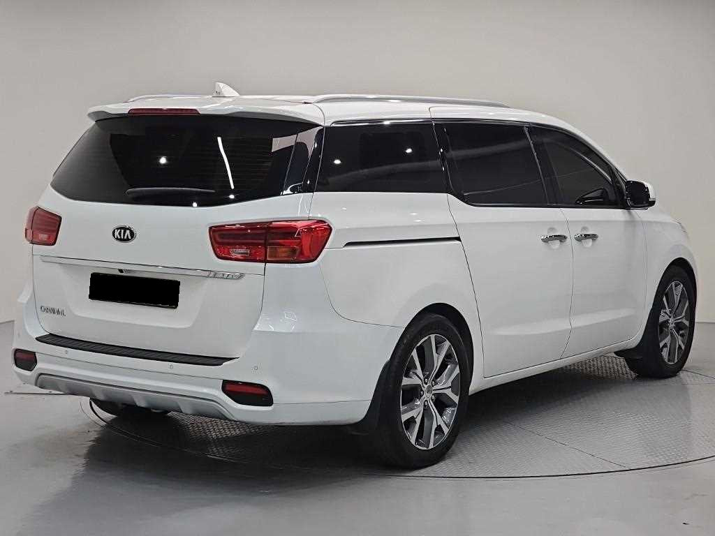 Kia Carnival — photo 04