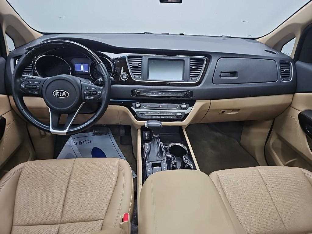 Kia Carnival — photo 07