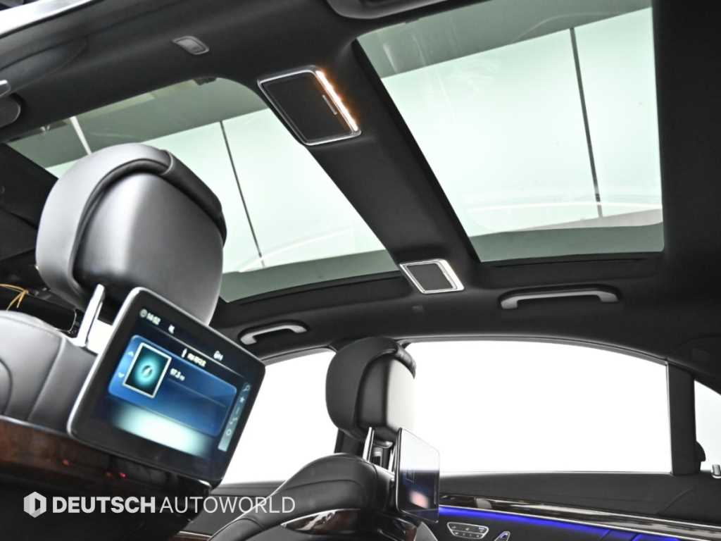 Mercedes-Benz S-Class — photo 18