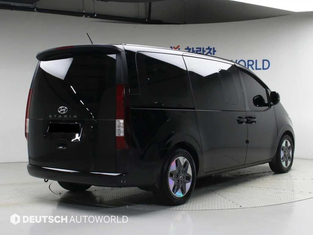 Hyundai Staria — photo 02