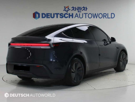 Tesla Model Y — photo 02
